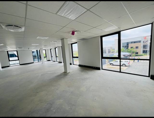 349M² OFFICE TO LET IN VORNA VALLEY